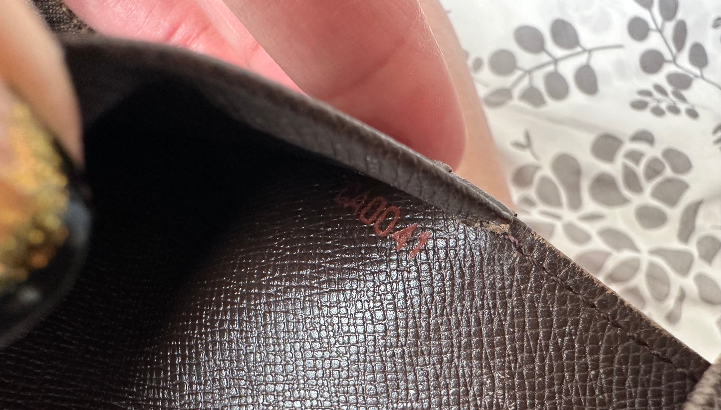 Louis Vuitton Tressor wallet