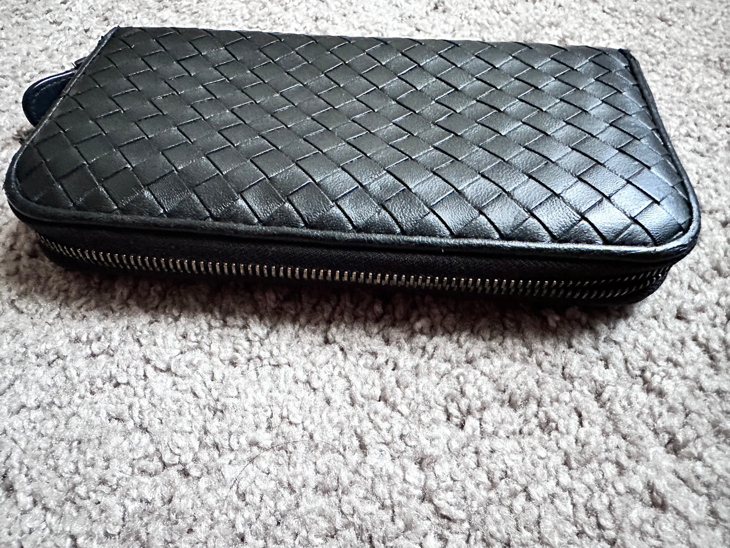 Bottega Venetta zippy wallet